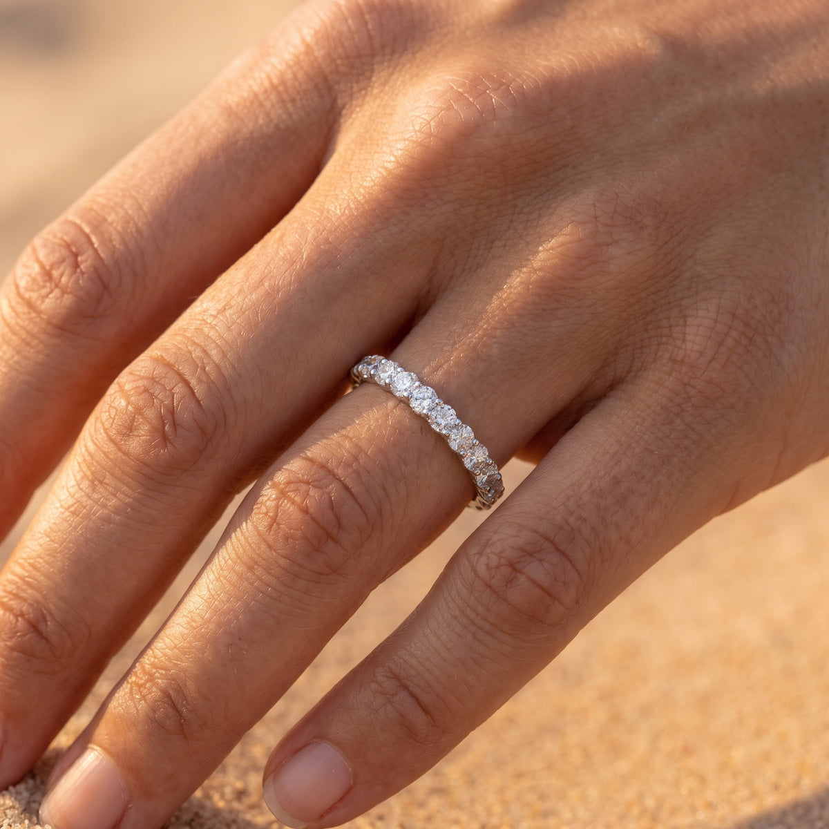Anillo de eternidad Lyra con diamantes creados en laboratorio