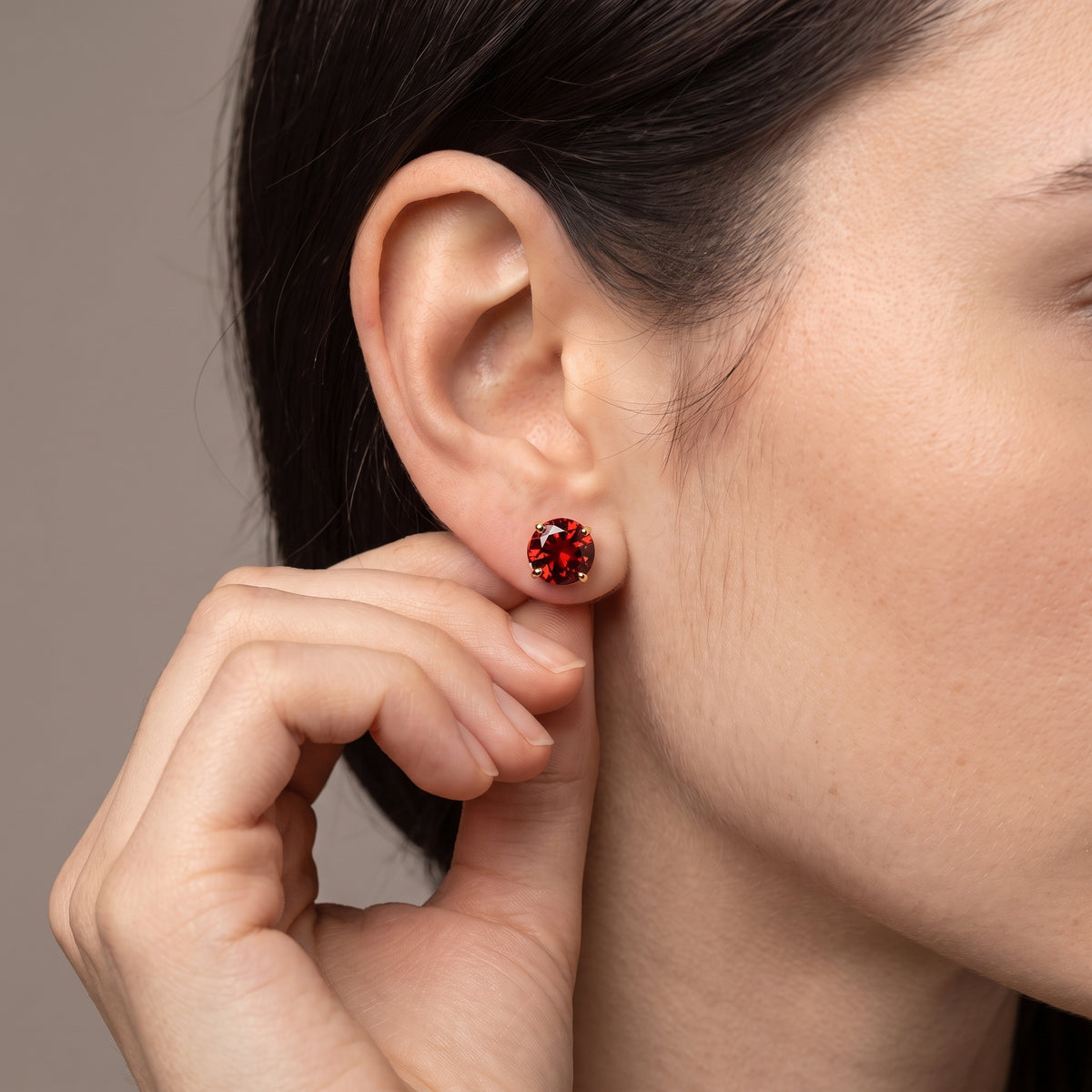 Boucles d'oreilles clous Zira Grenat