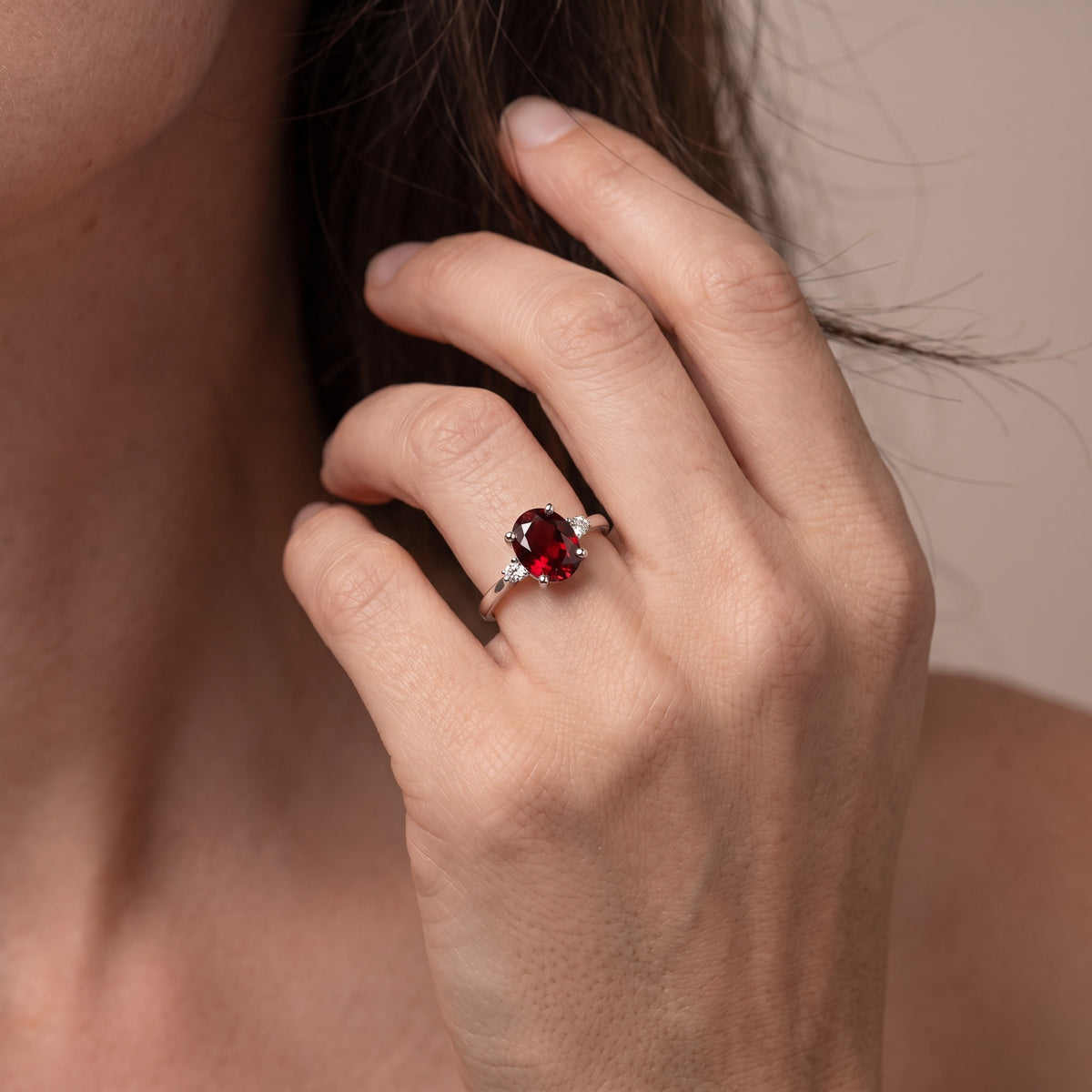 Bague Nira en grenat et diamant