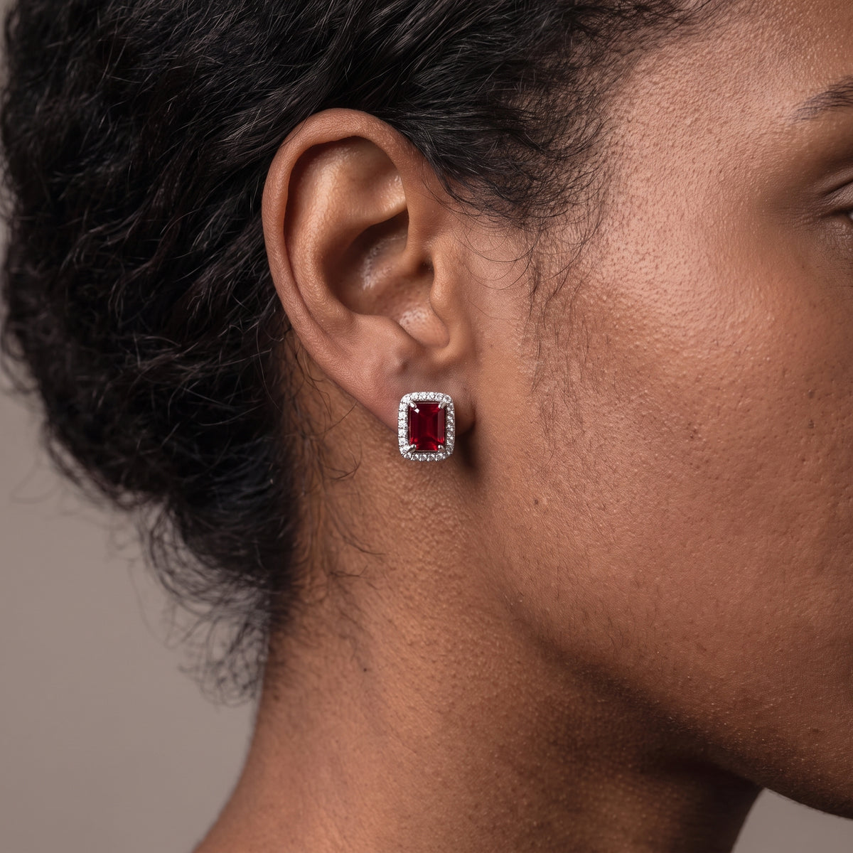 Boucles d'oreilles clous Halo Garnet de Veya