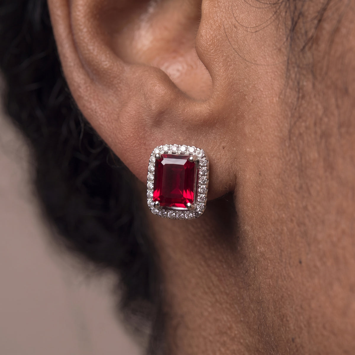 Boucles d'oreilles clous Halo Garnet de Veya
