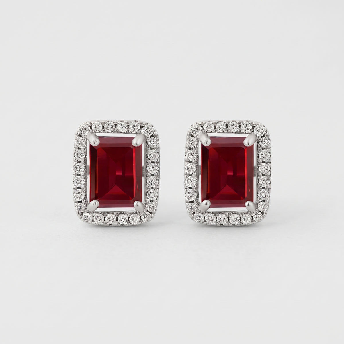 Boucles d'oreilles clous Halo Garnet de Veya