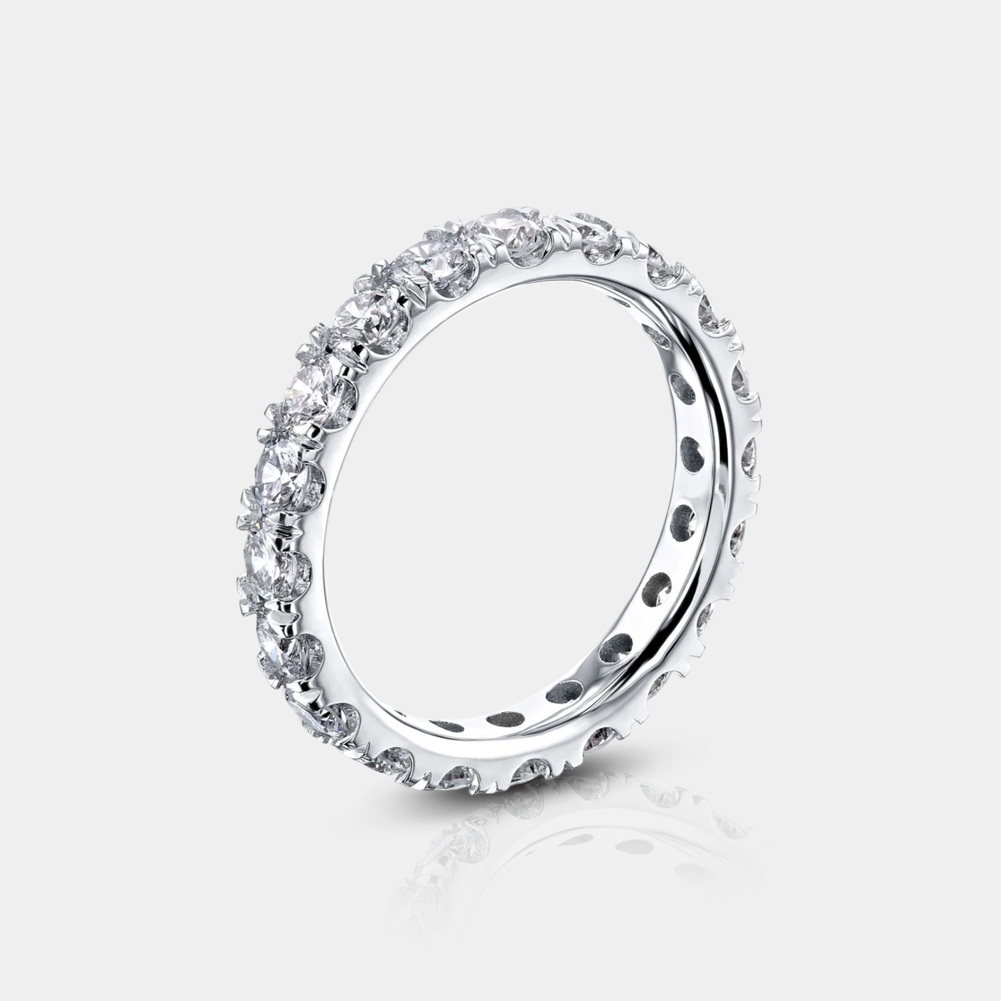 Anillo de eternidad de diamantes en oro blanco