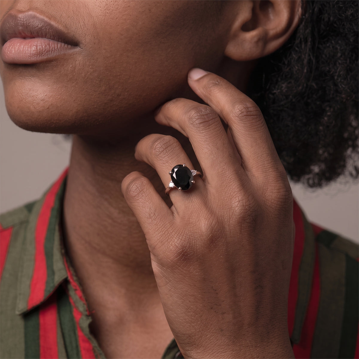 Bague Ovale Onyx et Diamants 3 Pierres