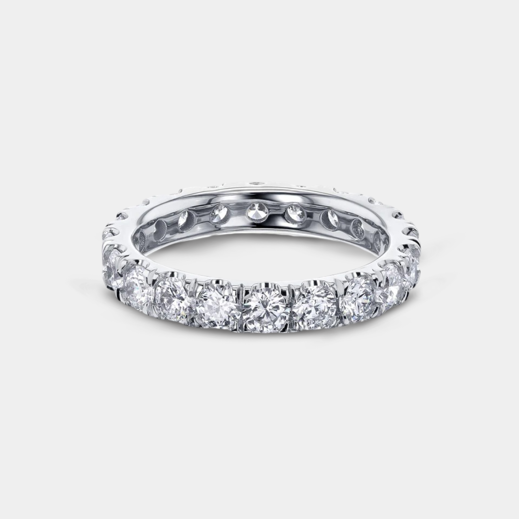 Anillo de eternidad de diamantes en oro blanco