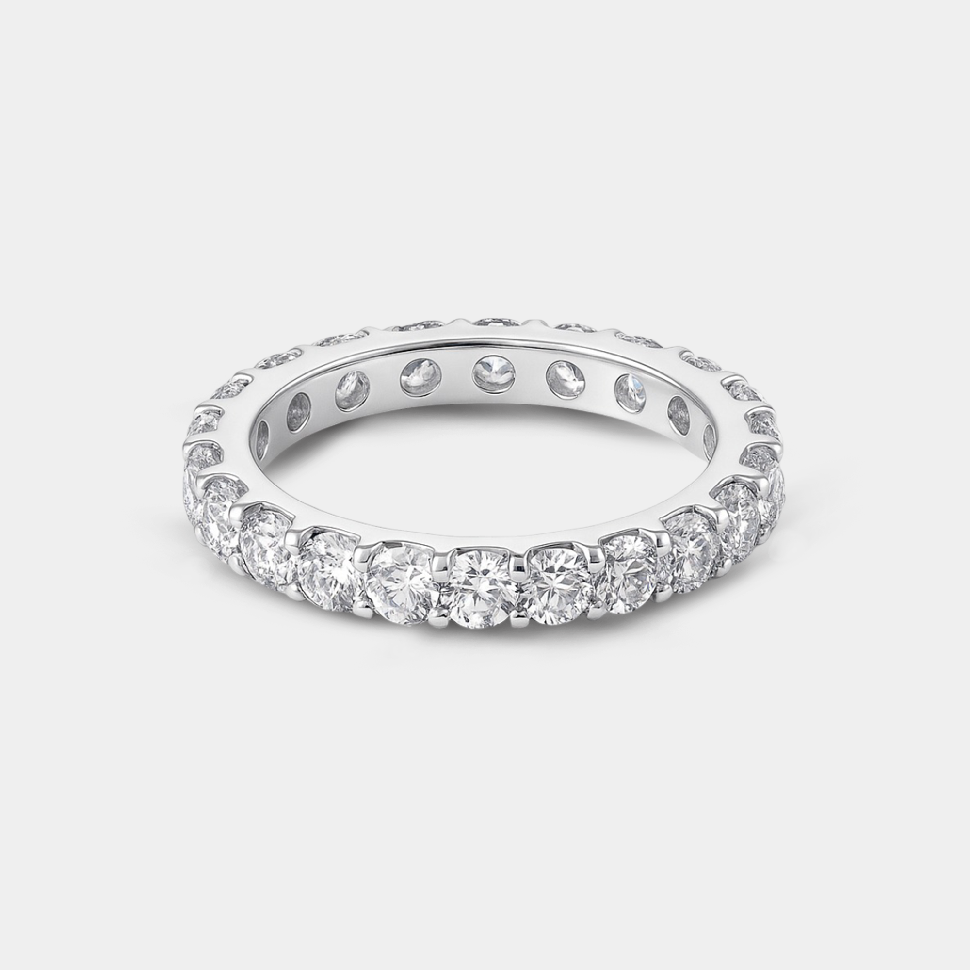 Anillo de eternidad de diamantes en oro blanco