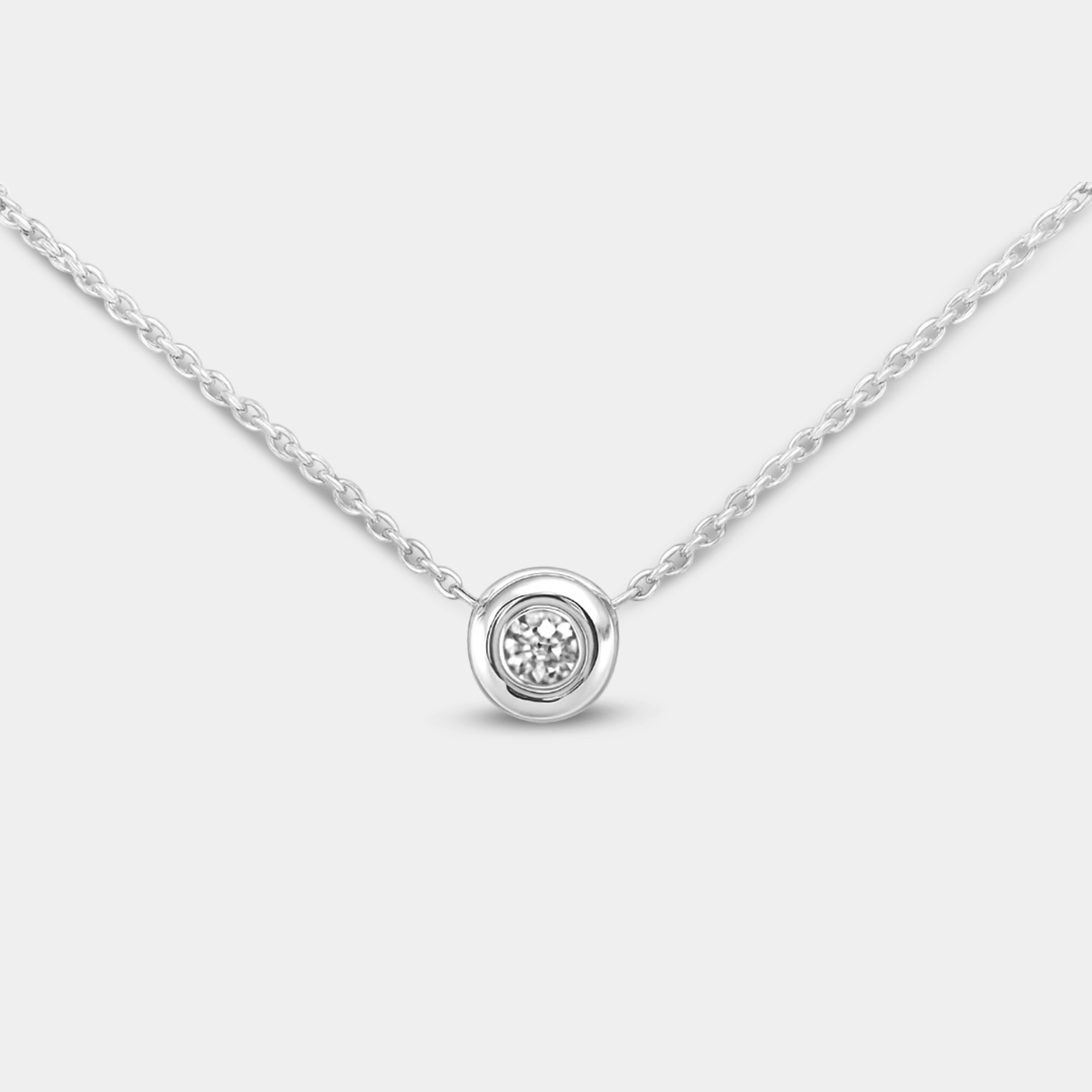 Collar con bisel solitario de diamantes