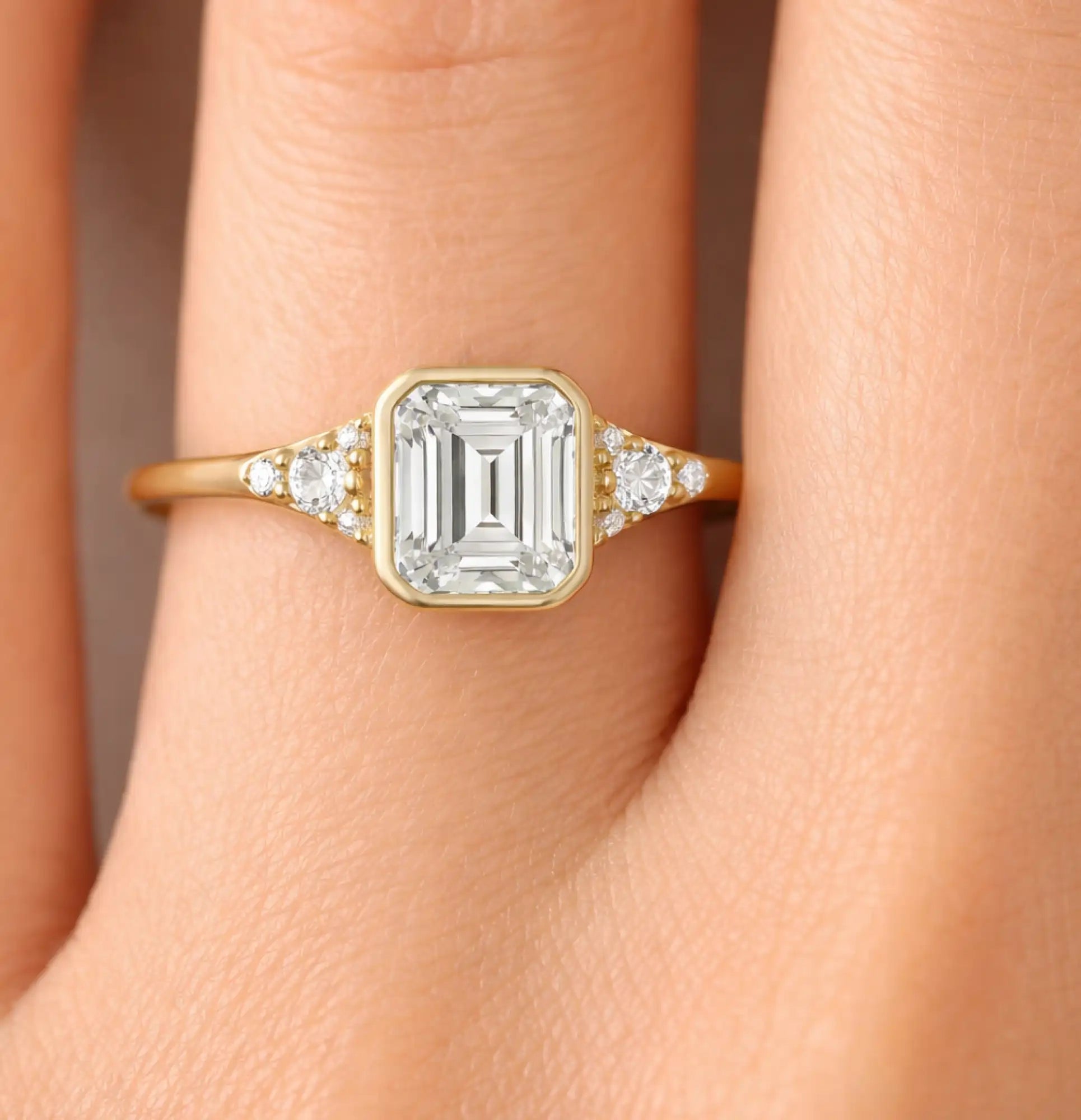 Bague de fiançailles plaqué or 14 carats, taille émeraude | Solitaire oxyde de zirconium | Alternative de luxe – MH ELEGANCE