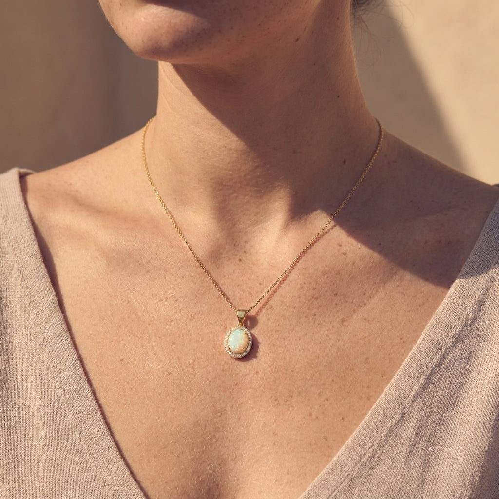 Pendentif auréole en oxyde de zirconium et opale