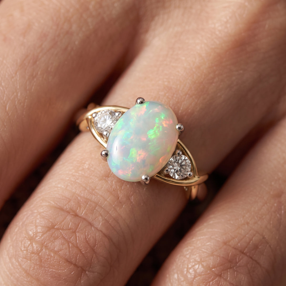 Bague croisée opale et diamants bicolore