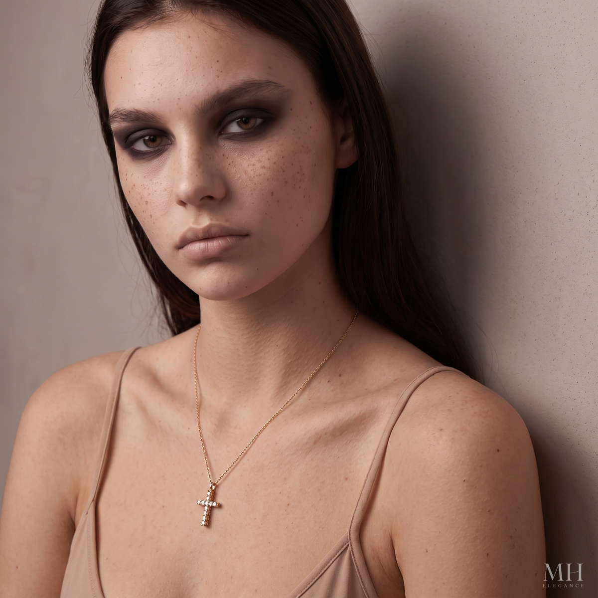 Collier pendentif croix en CZ plaqué or 14 carats | Bijoux de foi spirituelle | Sertis de CZ – MH ELEGANCE