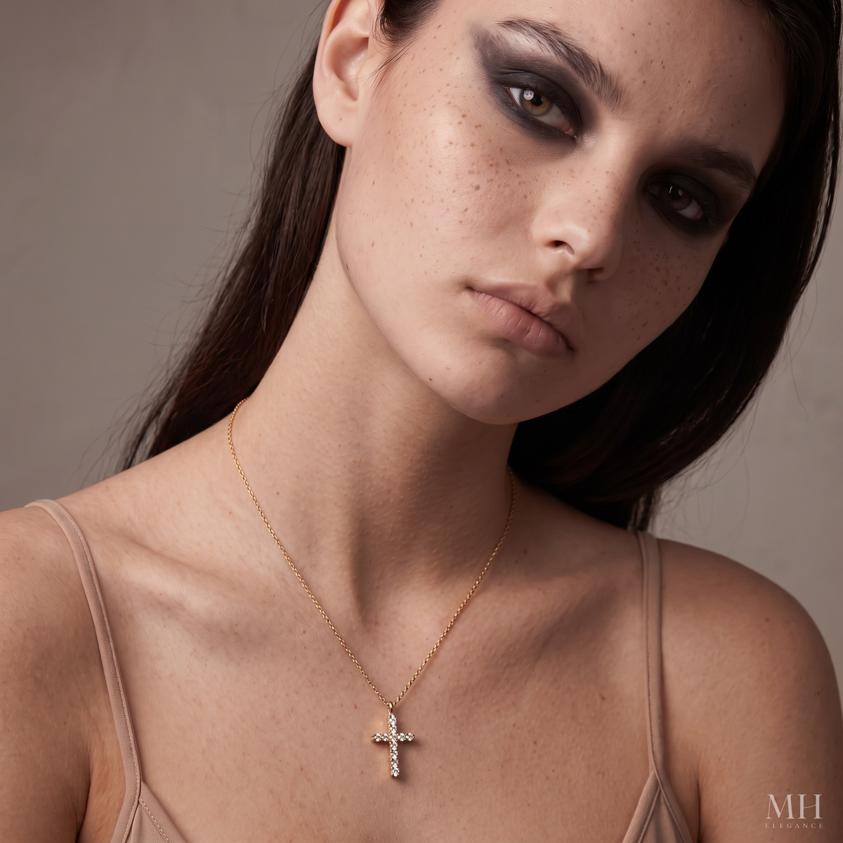 Collier pendentif croix en CZ plaqué or 14 carats | Bijoux de foi spirituelle | Sertis de CZ – MH ELEGANCE