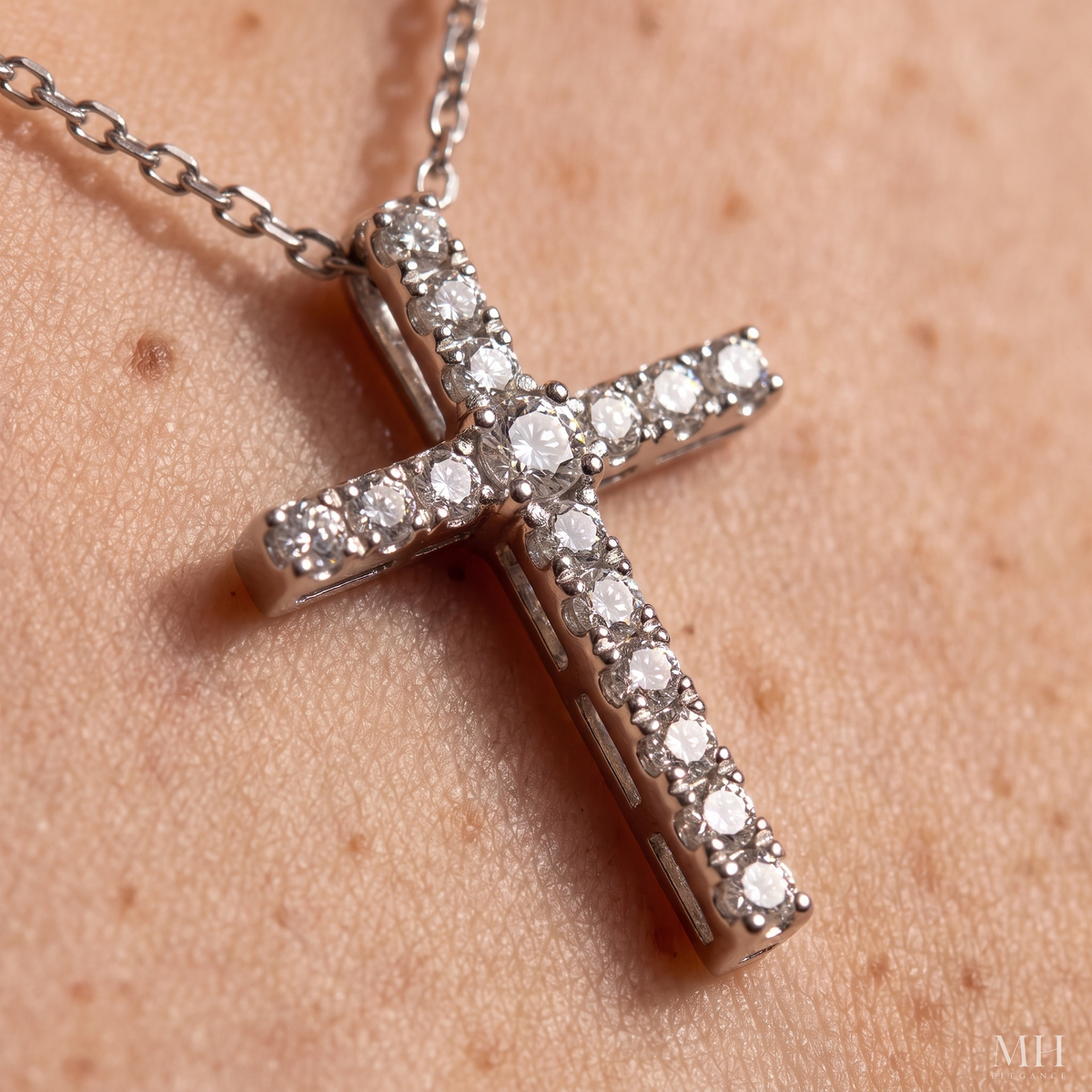 Collier croix en moissanite Éclat divin