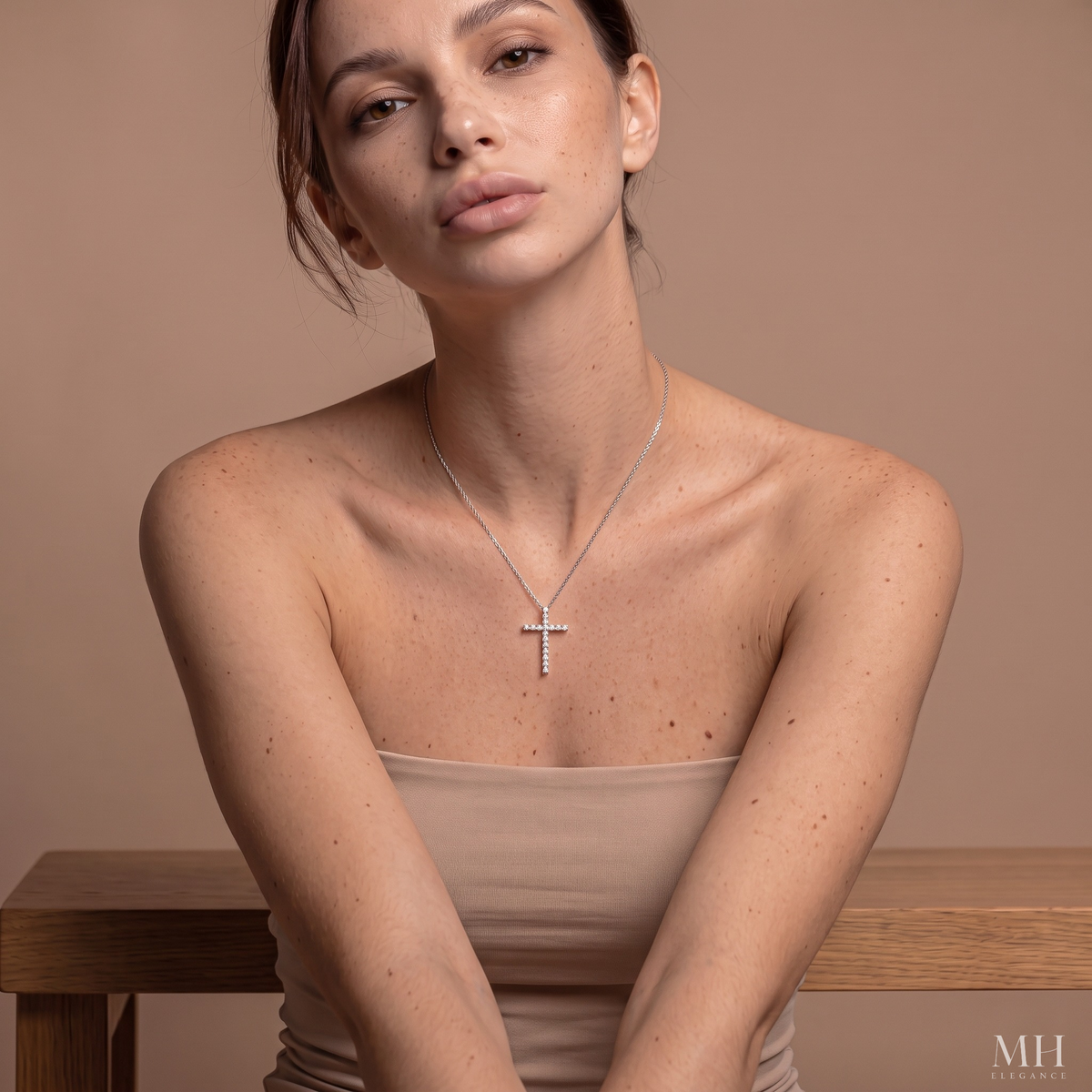Collier croix en moissanite Éclat divin