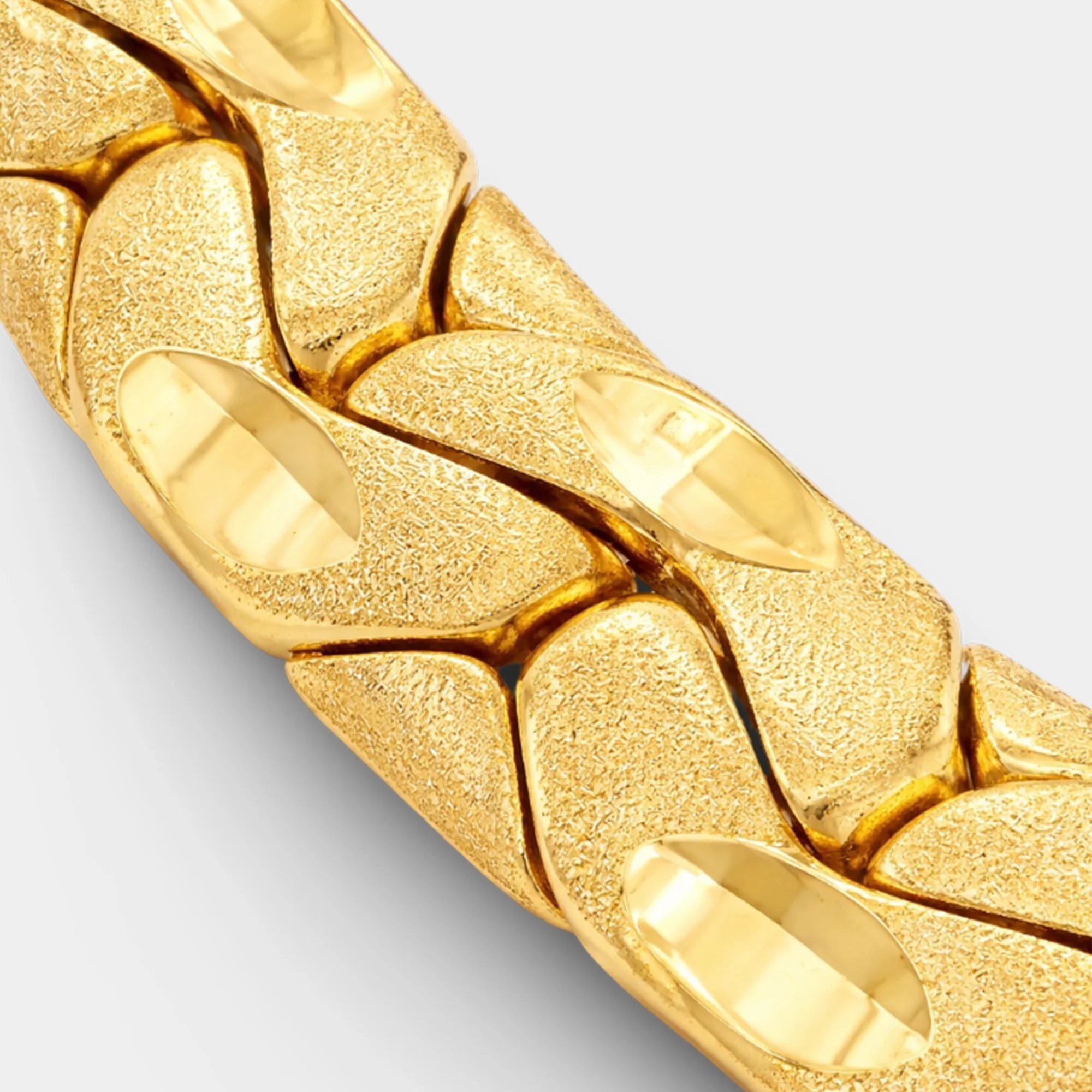 Detail of the single locking fold-over clasp on the gold Brushed Riccio bracelet