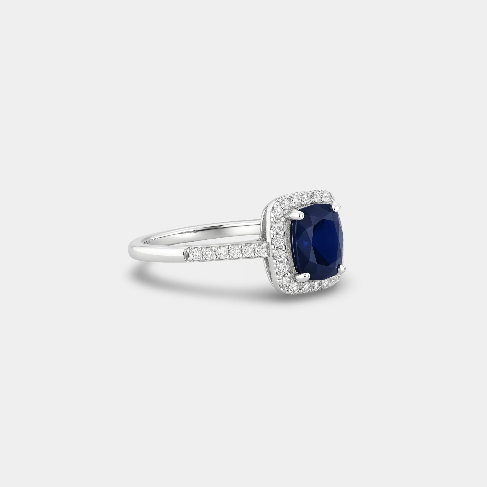 Cushion-Cut Blue Sapphire & Diamond Ring - MH ELEGANCE - Cushion-Cut Blue Sapphire & Diamond Ring - MH ELEGANCE -
