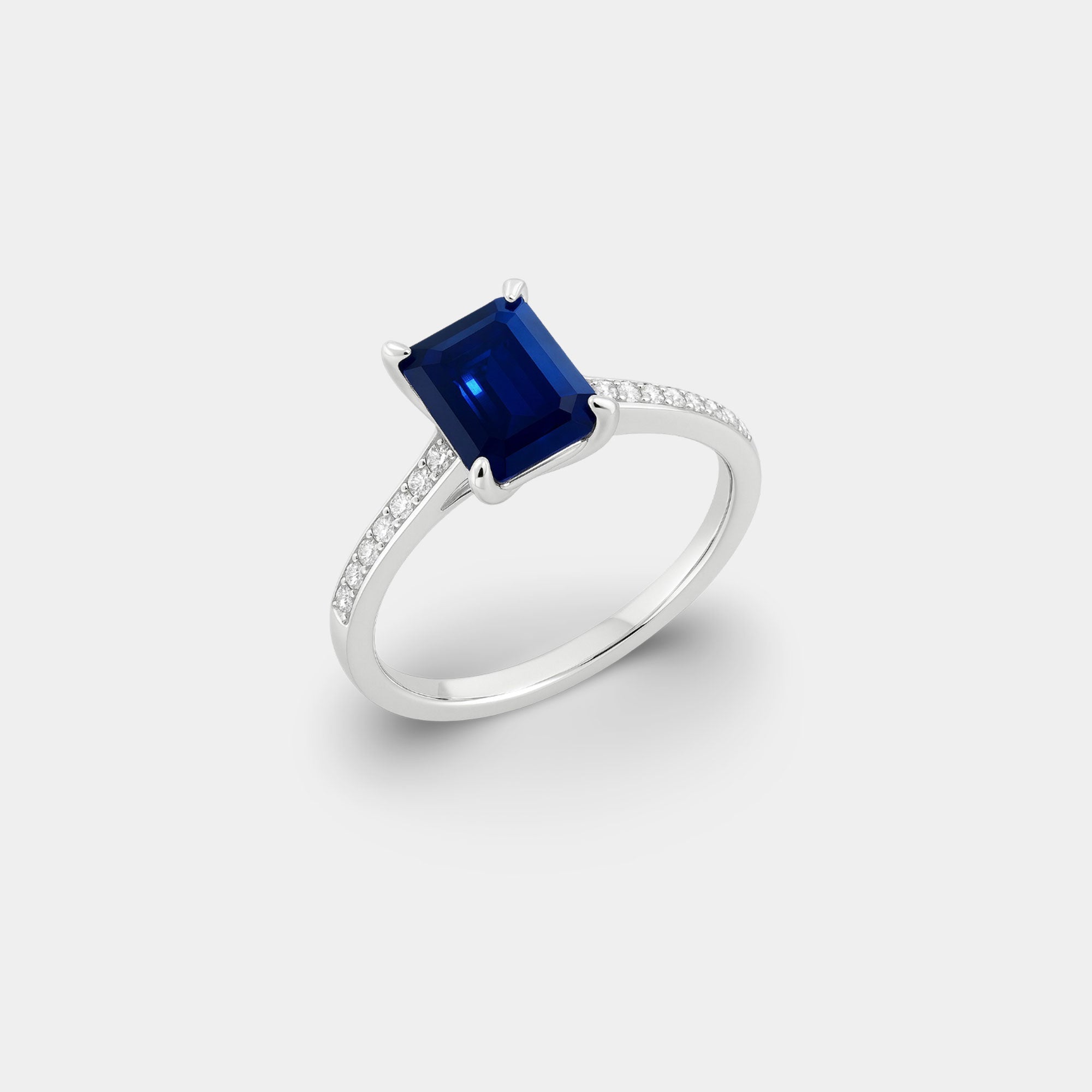 Emerald-Cut Blue Sapphire & Diamond Ring - MH ELEGANCE - Emerald-Cut Blue Sapphire & Diamond Ring - MH ELEGANCE -