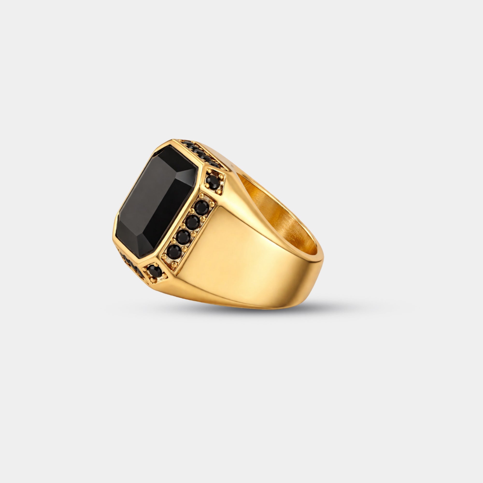 Men's gold plated stainless steel onyx signet ring, detail of the band
