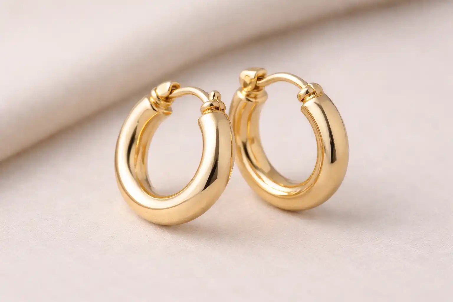 How to Choose the Perfect Size 14k Gold Hoop Earrings: The Complete Guide - MH ELEGANCE