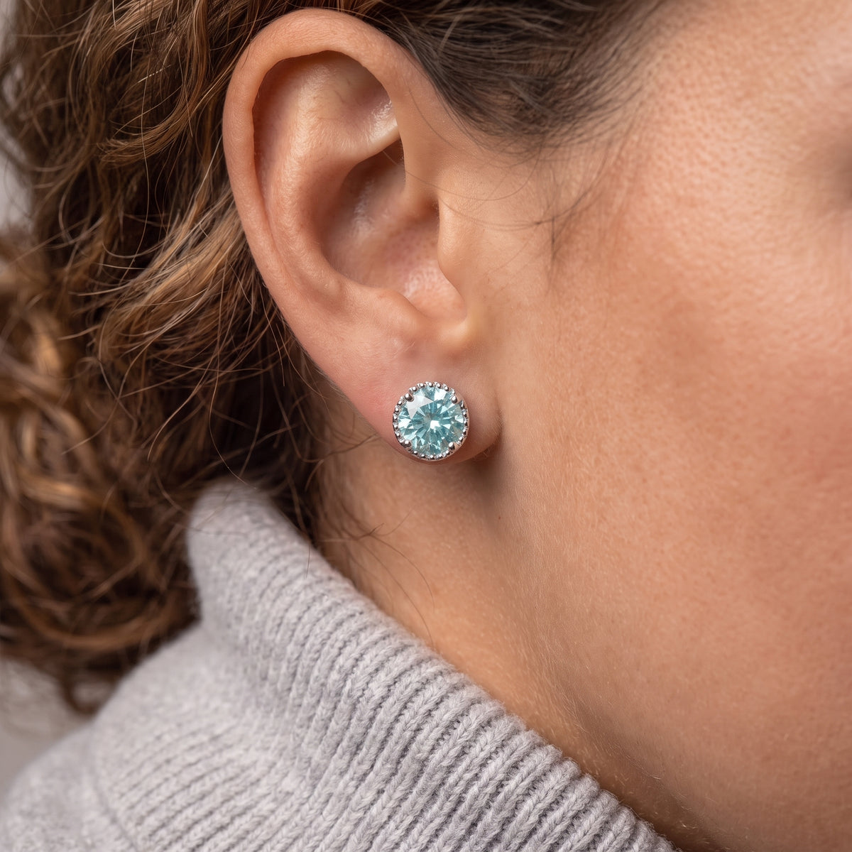 Pendientes de moissanita aguamarina de talla redonda | Piedra creada en laboratorio | Plata de ley – MH ELEGANCE
