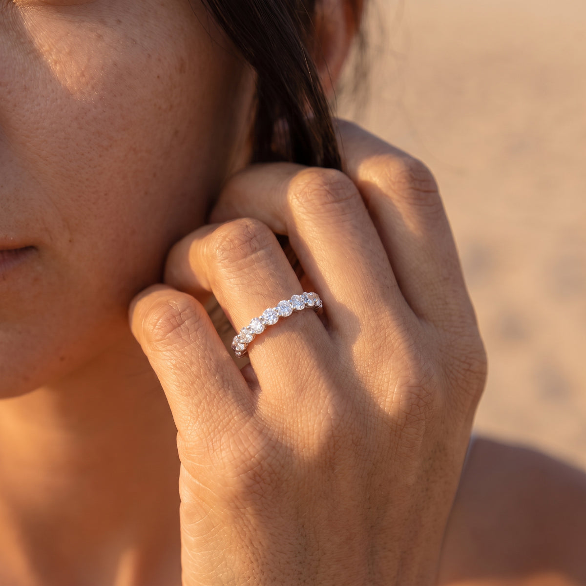 Anillo de eternidad Lyra con diamantes creados en laboratorio