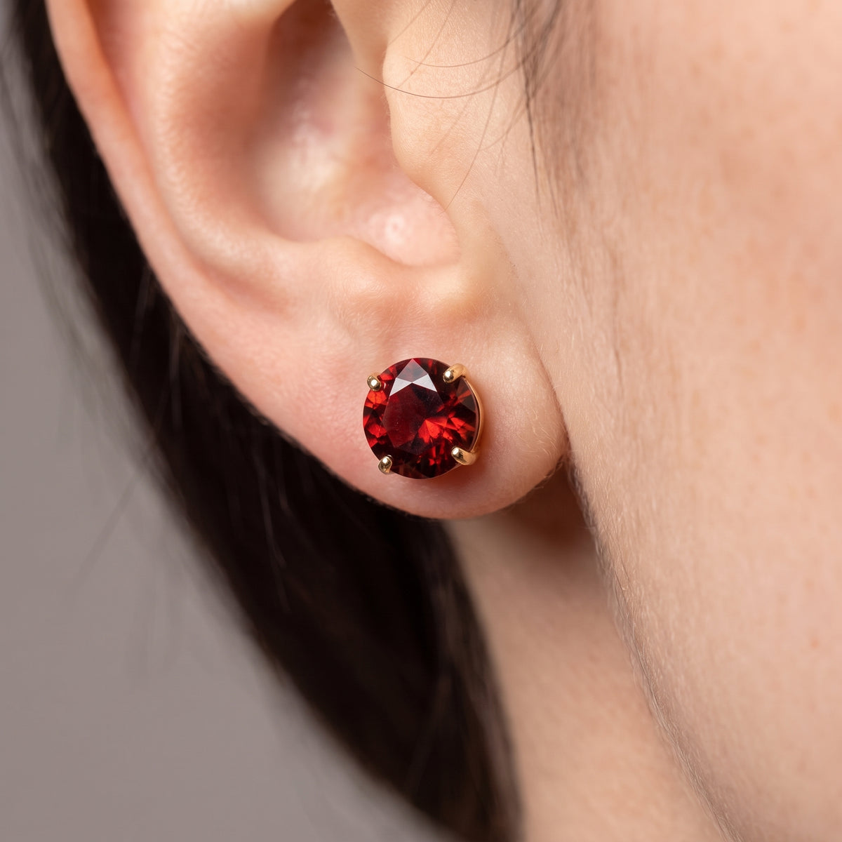 Boucles d'oreilles clous Zira Grenat