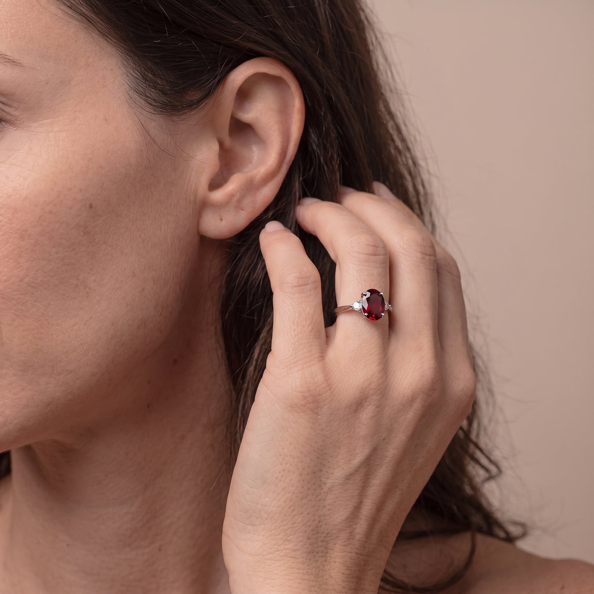Bague Nira en grenat et diamant