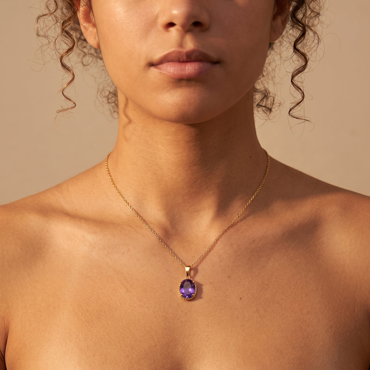 Collar con colgante ovalado de amatista Lina