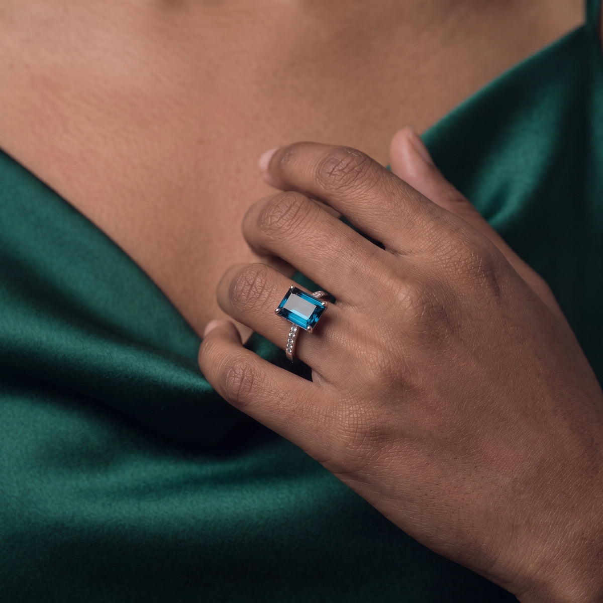 Bague de fiançailles auréole en moissanite bleu persan | Métal précieux