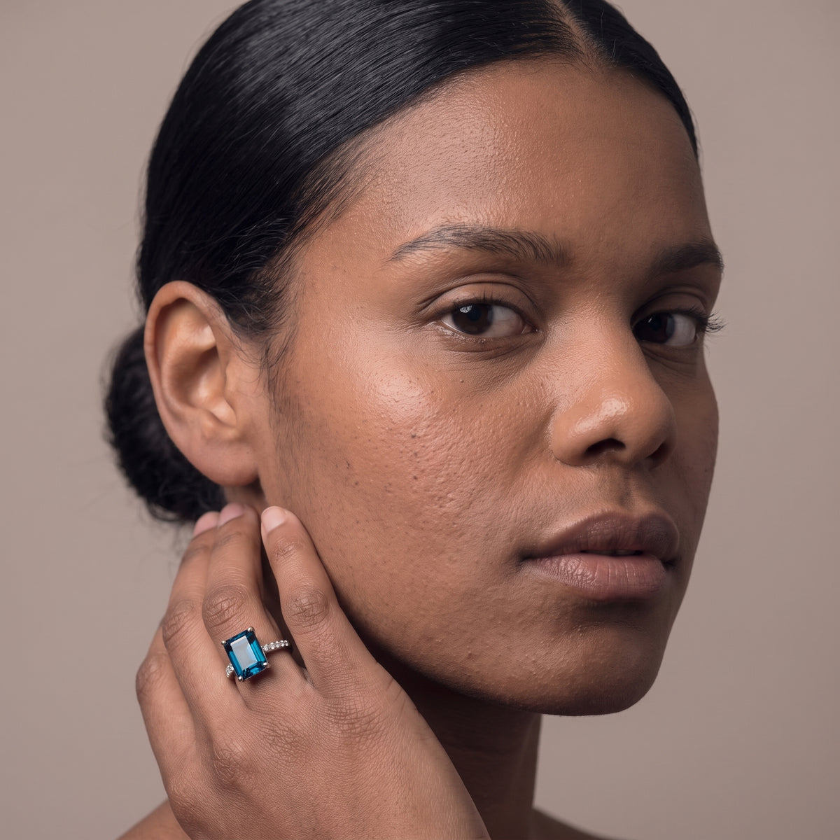 Bague de fiançailles auréole en moissanite bleu persan | Métal précieux