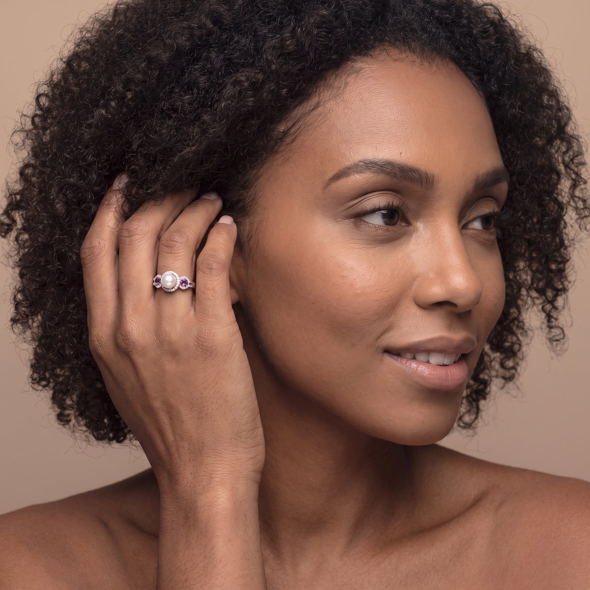 Anillo de amatista y perlas cultivadas de agua dulce