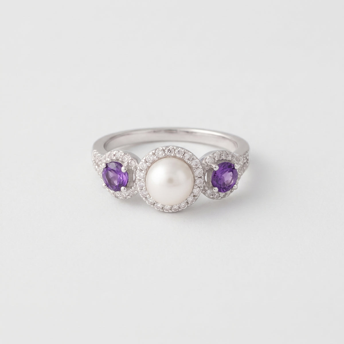 Anillo de amatista y perlas cultivadas de agua dulce