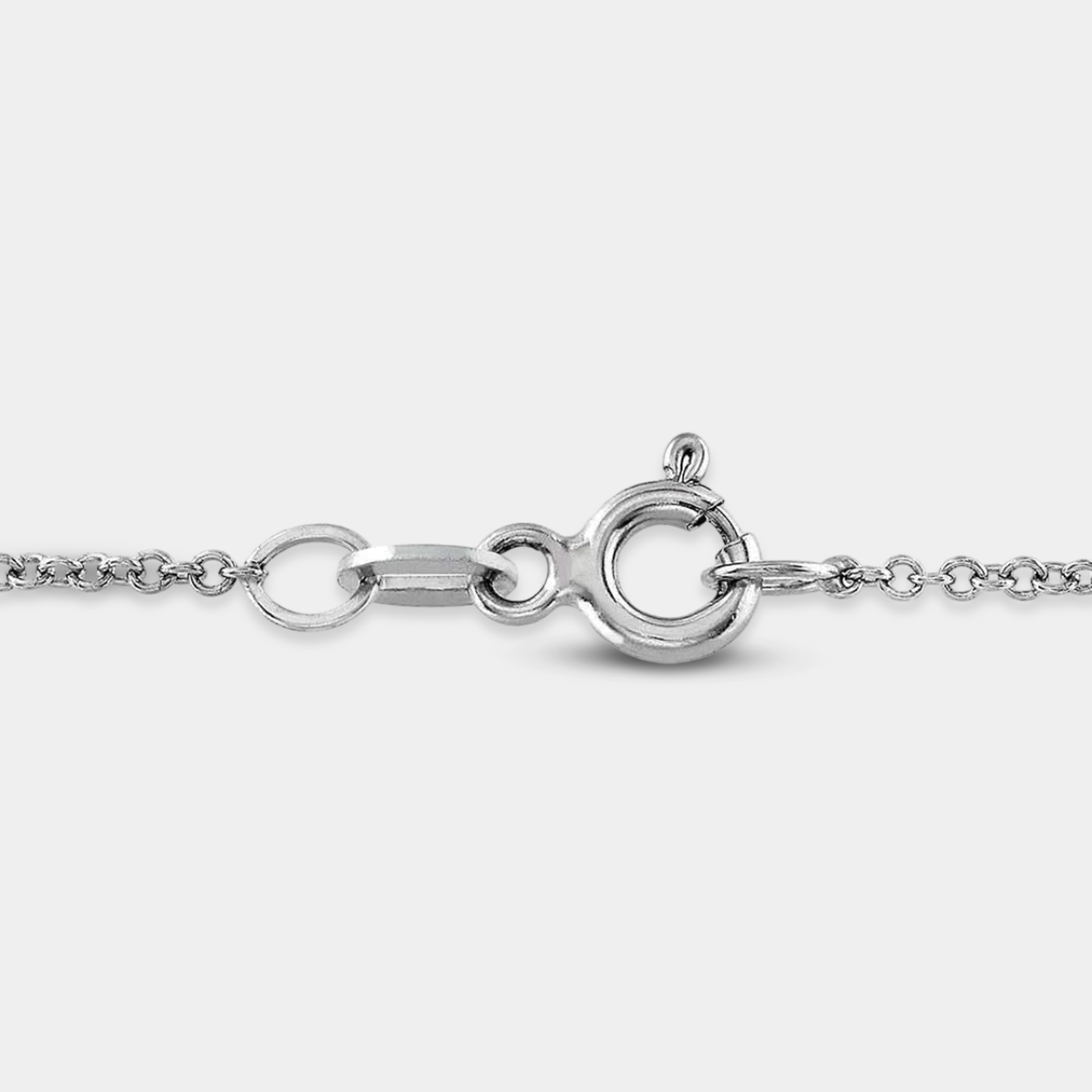 Collar con bisel solitario de diamantes