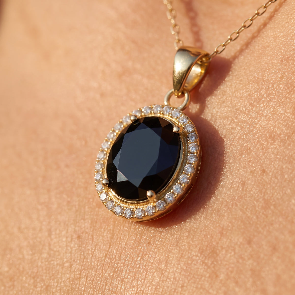 Collier Ovale Onyx et Halo