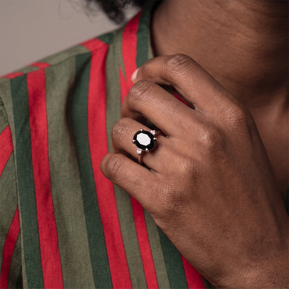 Bague Ovale Onyx et Diamants 3 Pierres