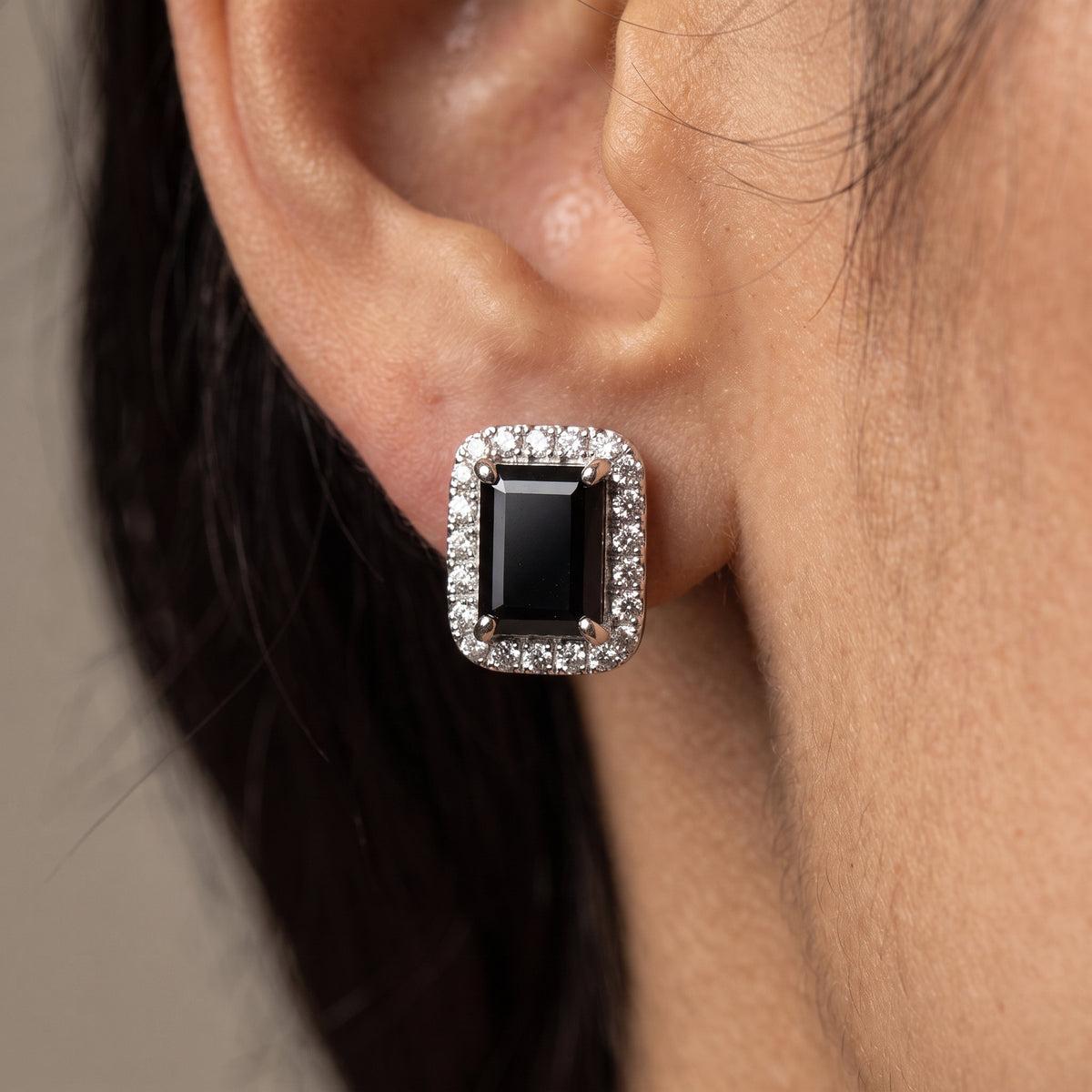 Clous d'oreilles halo en onyx taille émeraude
