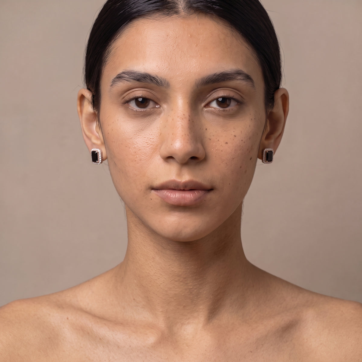 Clous d'oreilles halo en onyx taille émeraude