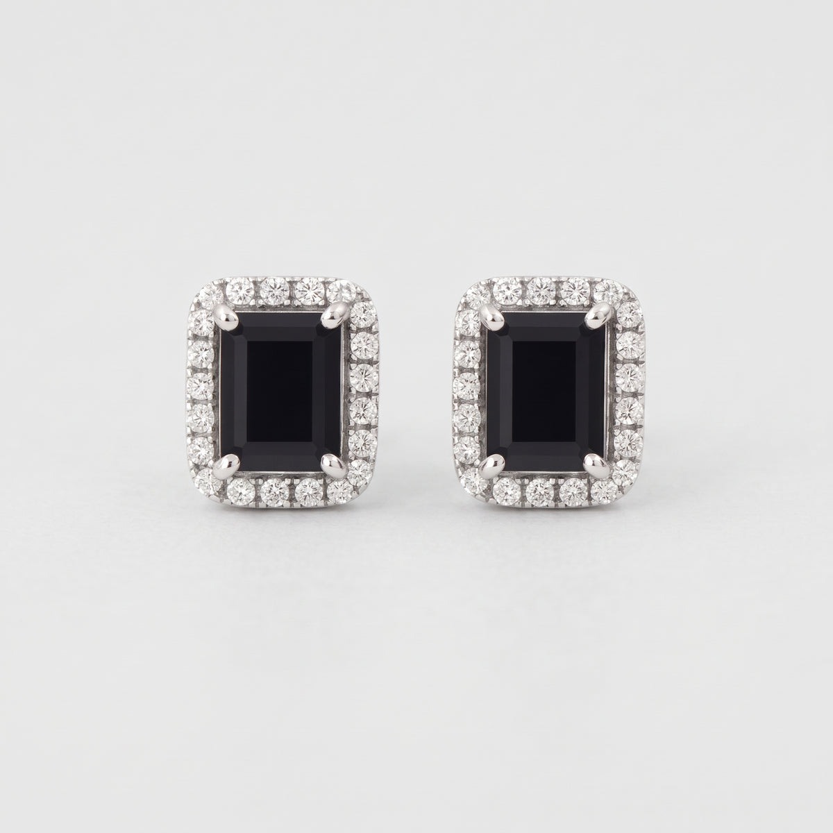 Clous d'oreilles halo en onyx taille émeraude