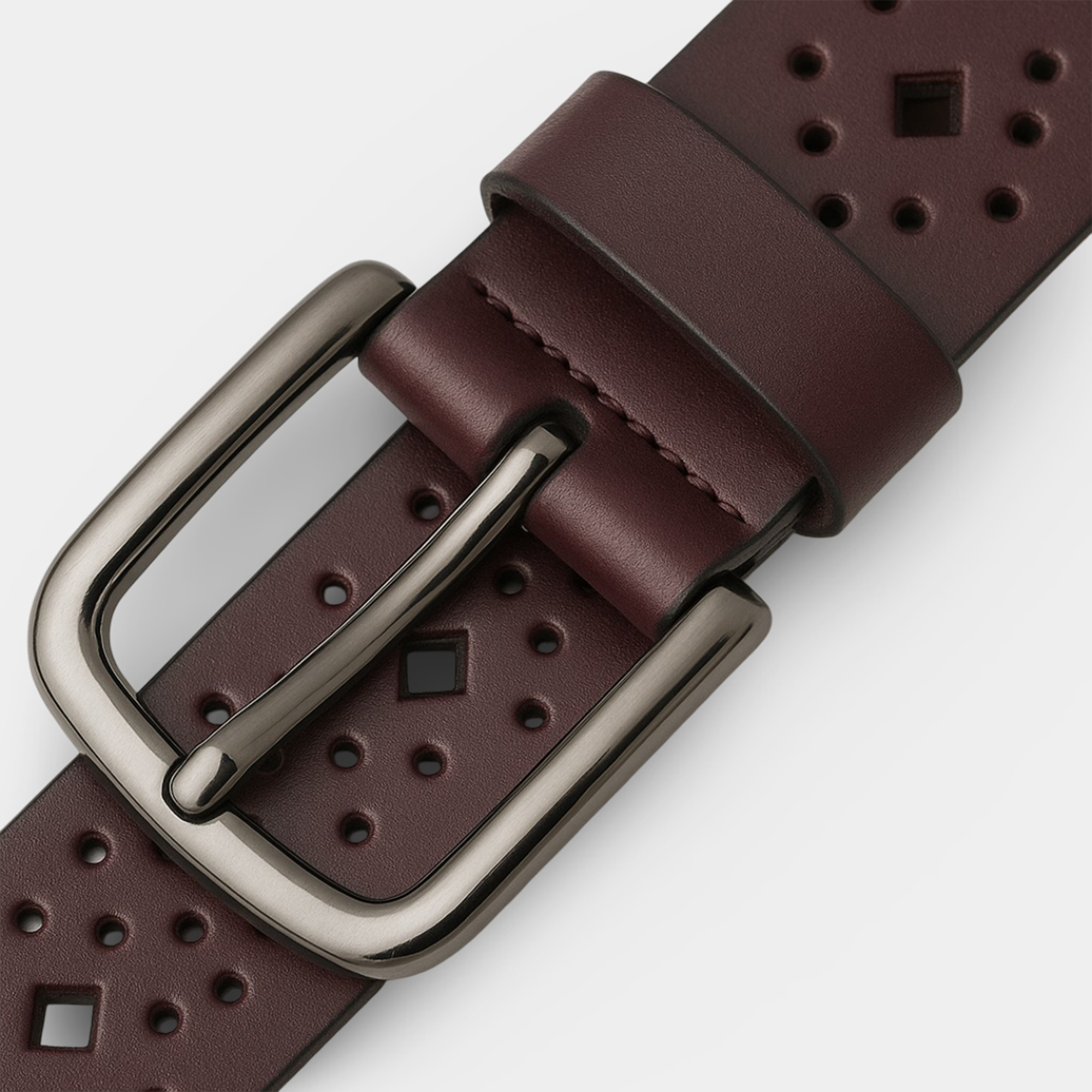 Detailed view of hollow leather belt buckle mechanism and adjustment system, demonstrating infinite sizing for perfect women's fit