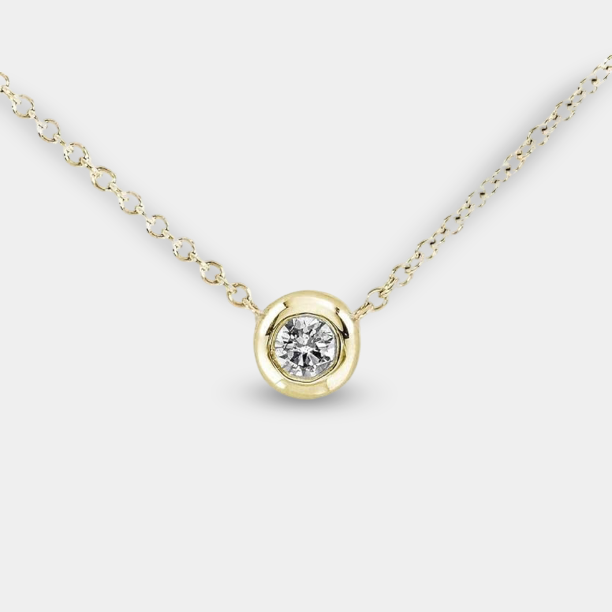 Collar con bisel solitario de diamantes
