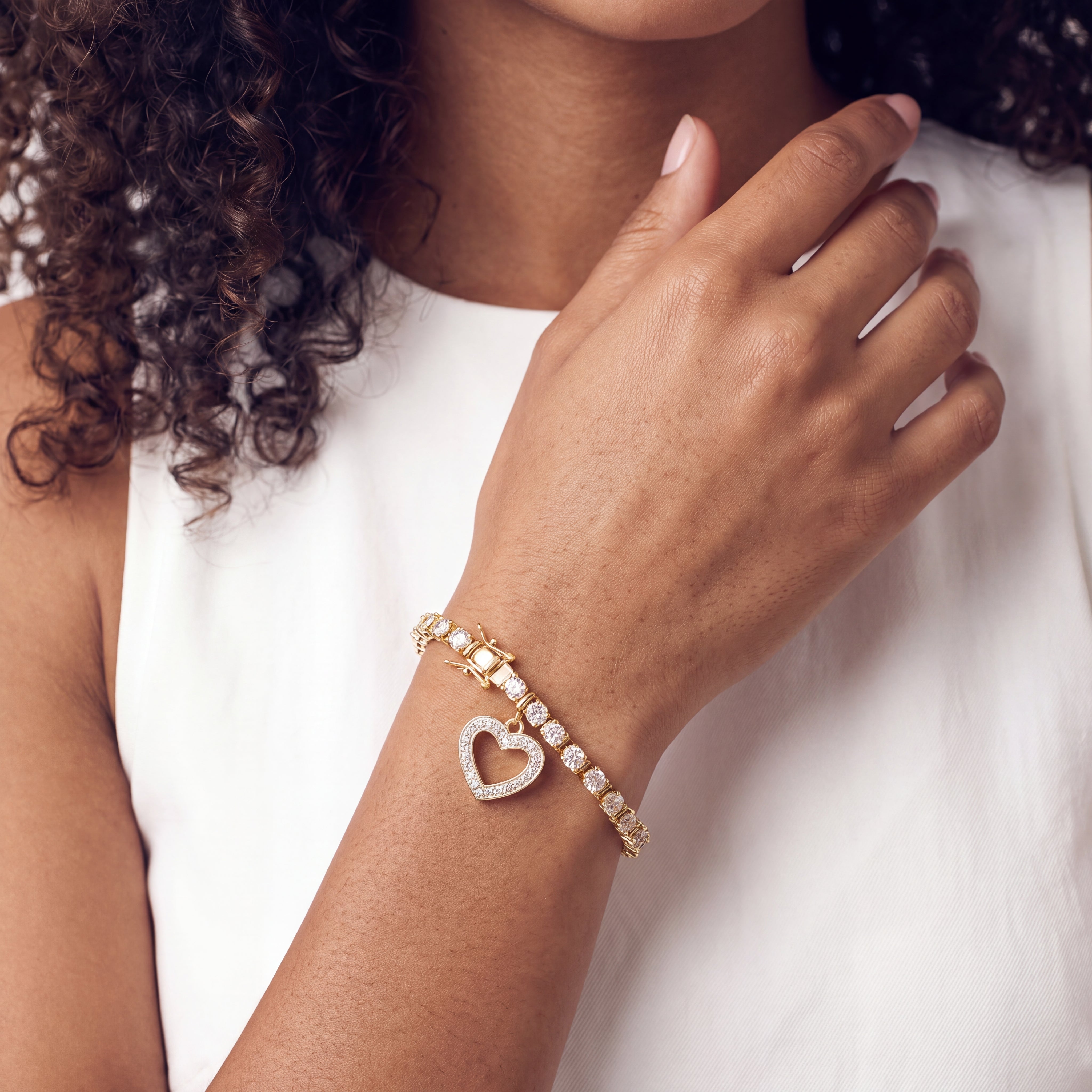 Close view of the S-link chain and round cubic zirconia stones on the tennis bracelet