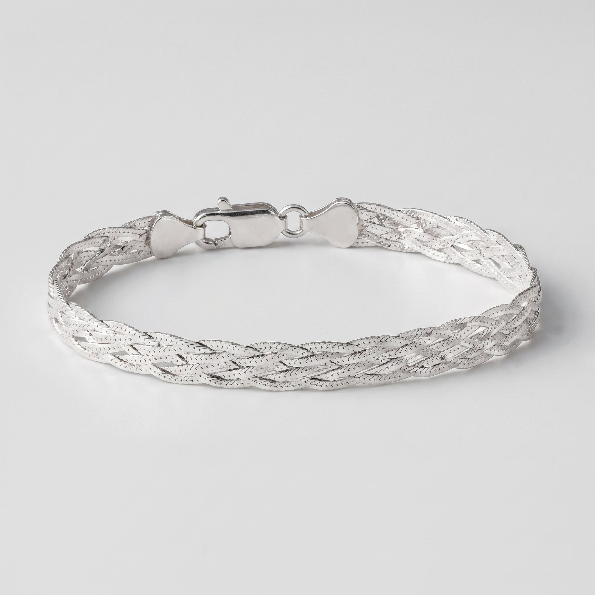 Braided herringbone bracelet in 925 sterling silver with a lobster clasp