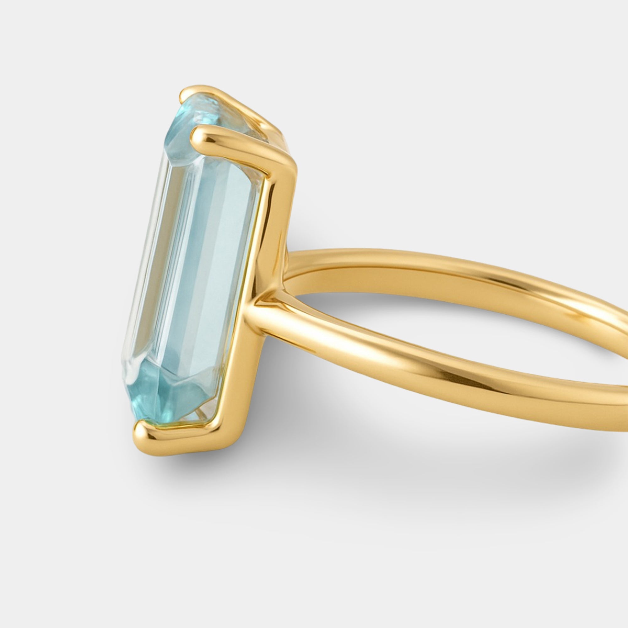 Vera Aquamarine Solitaire Ring