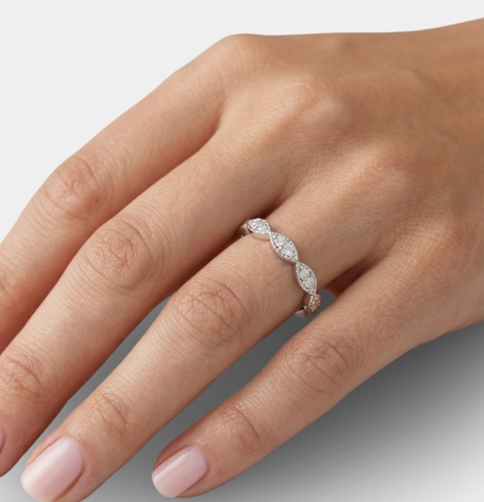 Bague éternité ovale empilable Milgrain Luxe Vintage