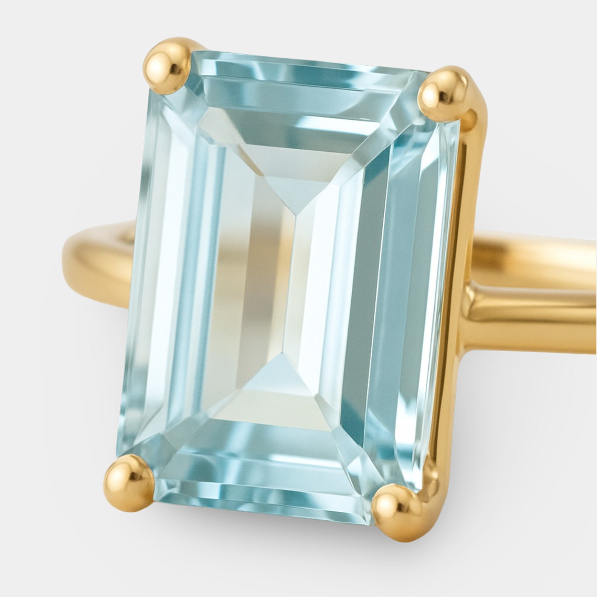 Vera Aquamarine Solitaire Ring