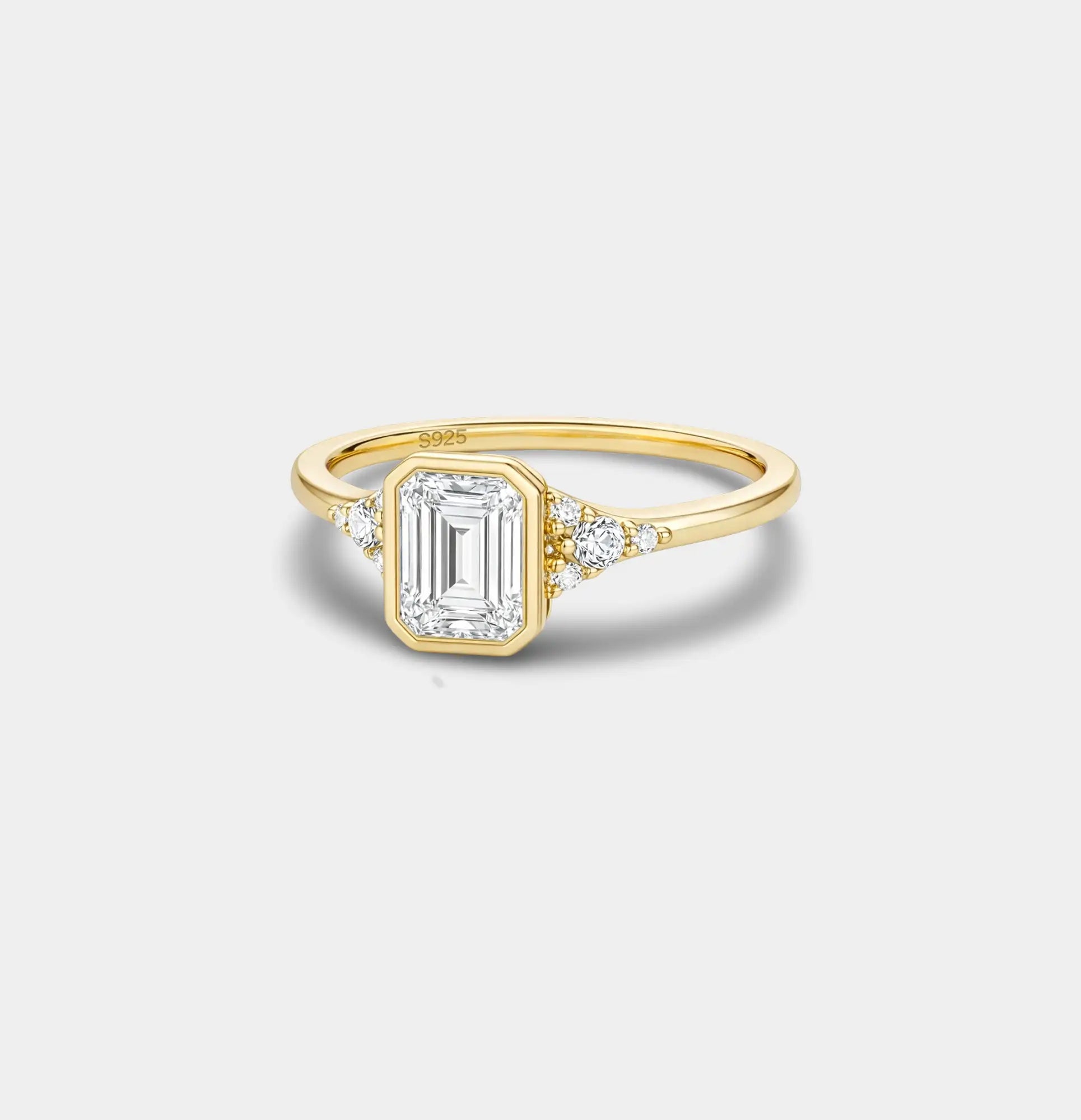 Bague de fiançailles plaqué or 14 carats, taille émeraude | Solitaire oxyde de zirconium | Alternative de luxe – MH ELEGANCE