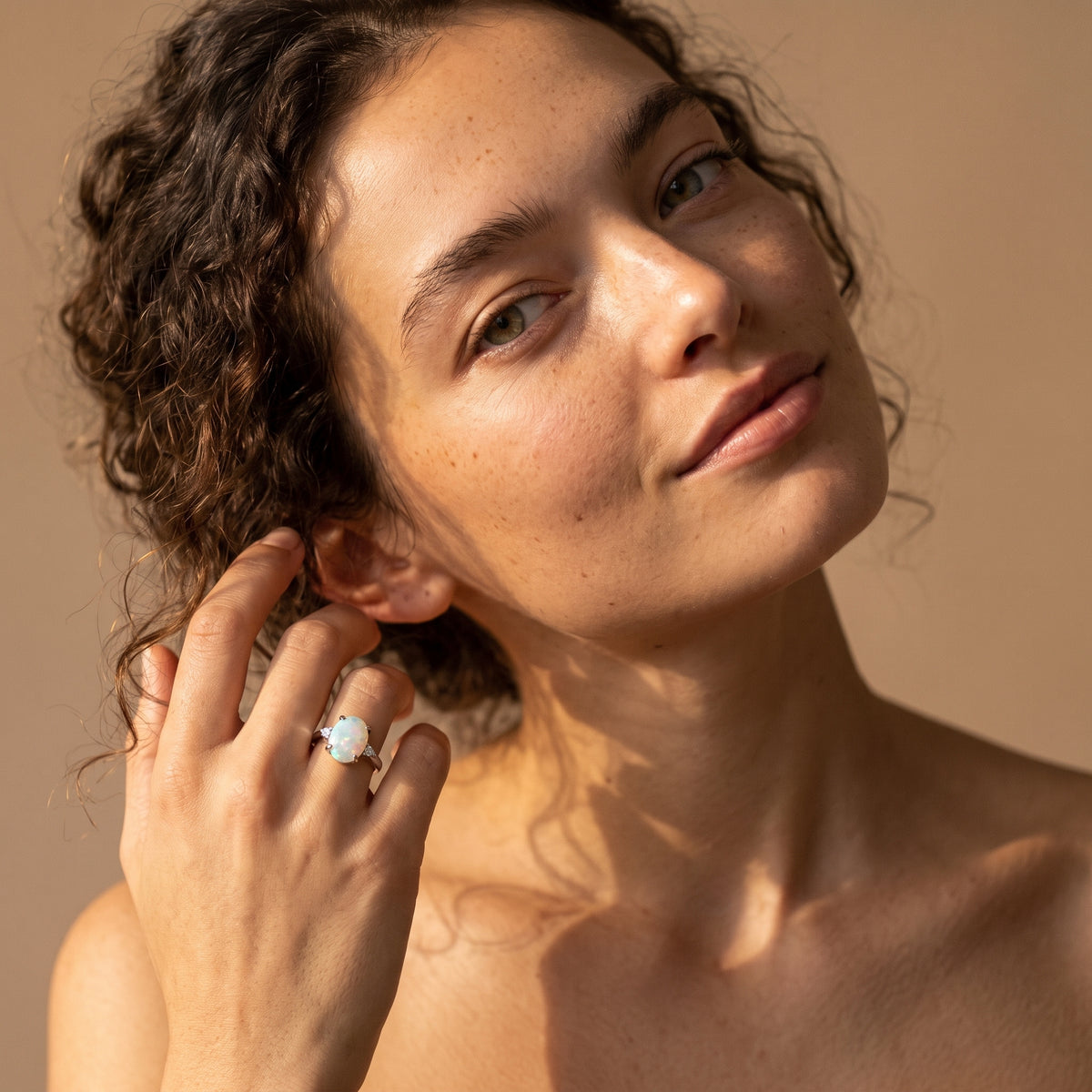 Bague 3 pierres en opale et diamants
