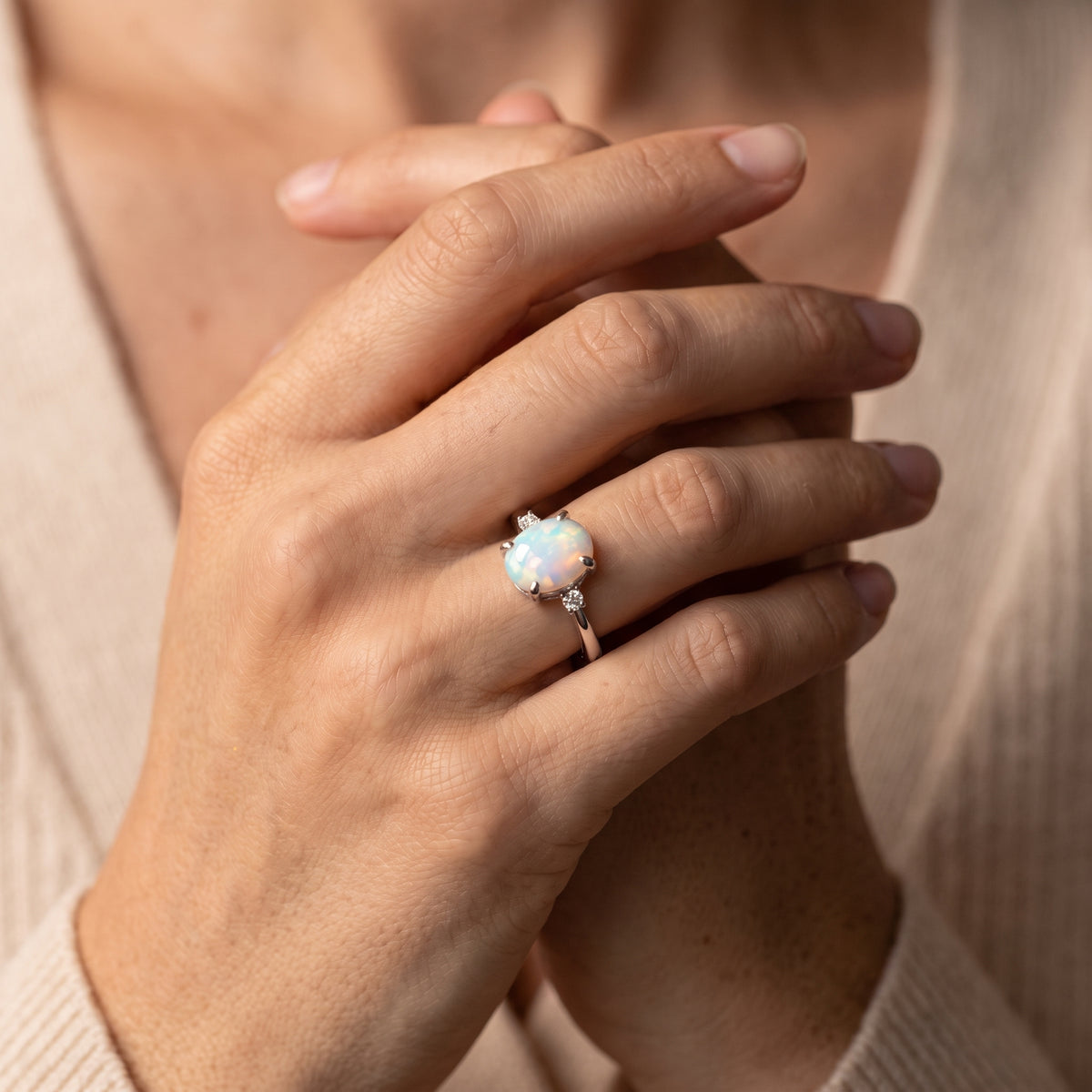 Bague 3 pierres en opale et diamants