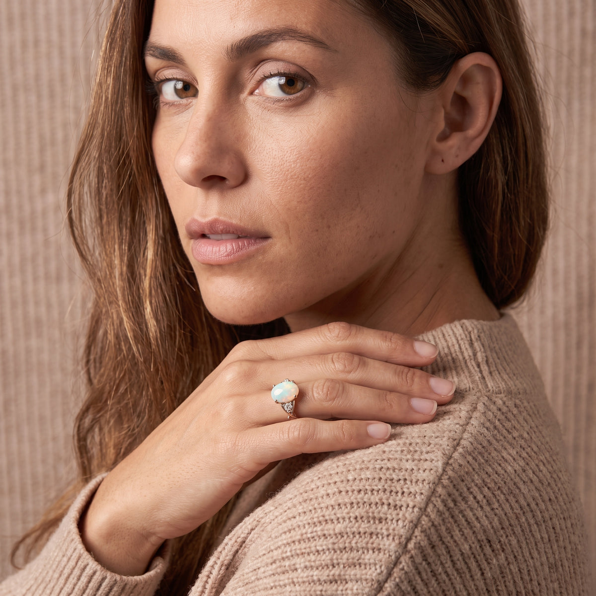 Bague croisée opale et diamants bicolore