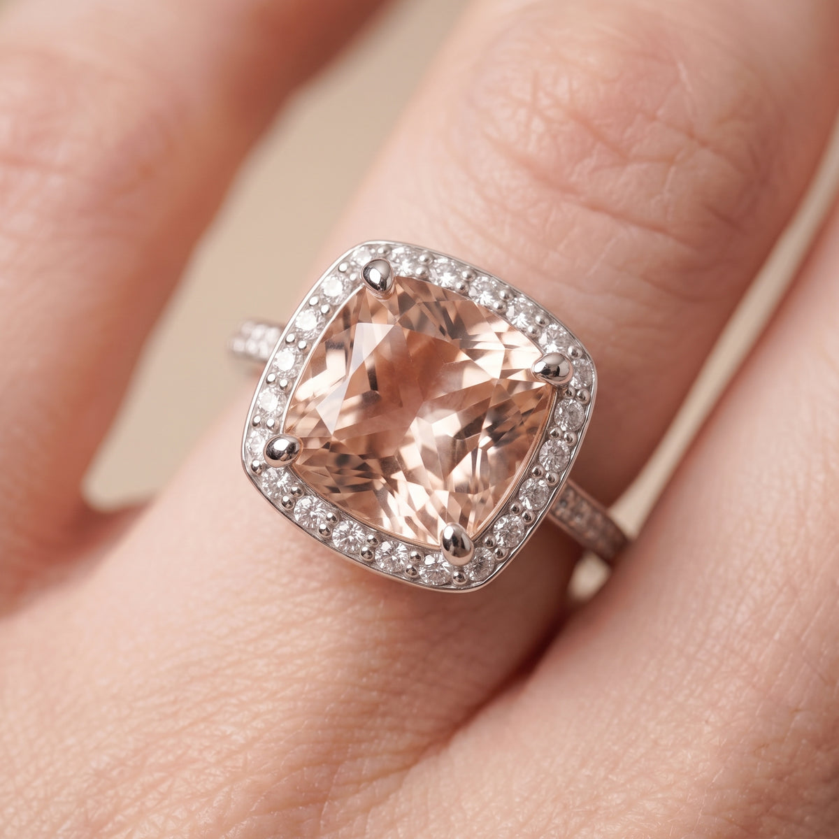 Bague coussin en morganite et diamants